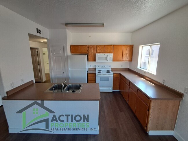 Building Photo - 10001 Woodcreek Oaks Blvd