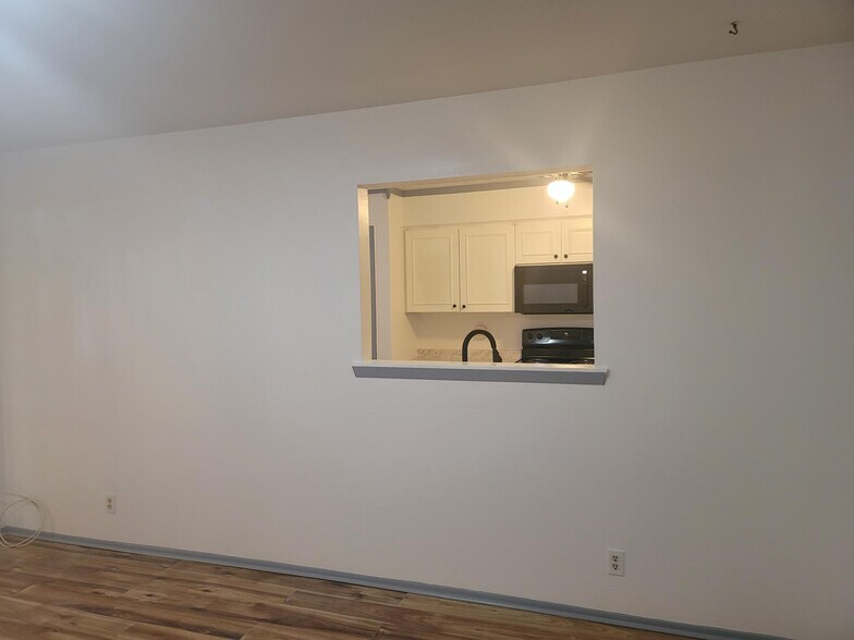 Building Photo - 7945 Habersham Ln