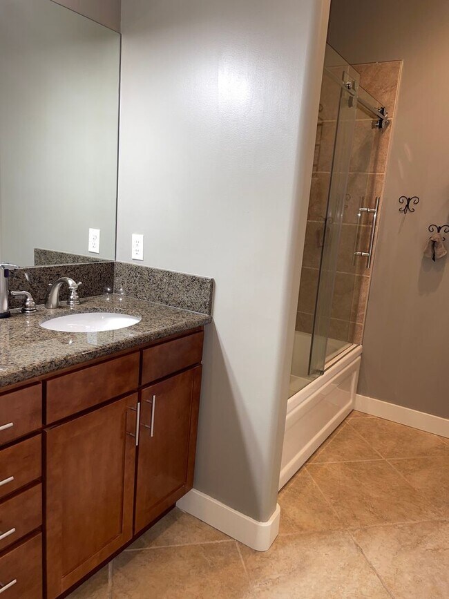 Building Photo - COMING SOON! Stunning 2-Bed, 2-Bath Condo ...