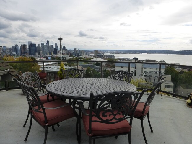 Building Photo - 211 W Highland Dr