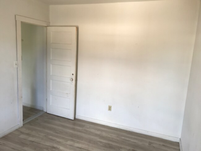 Building Photo - 220 Cedar St