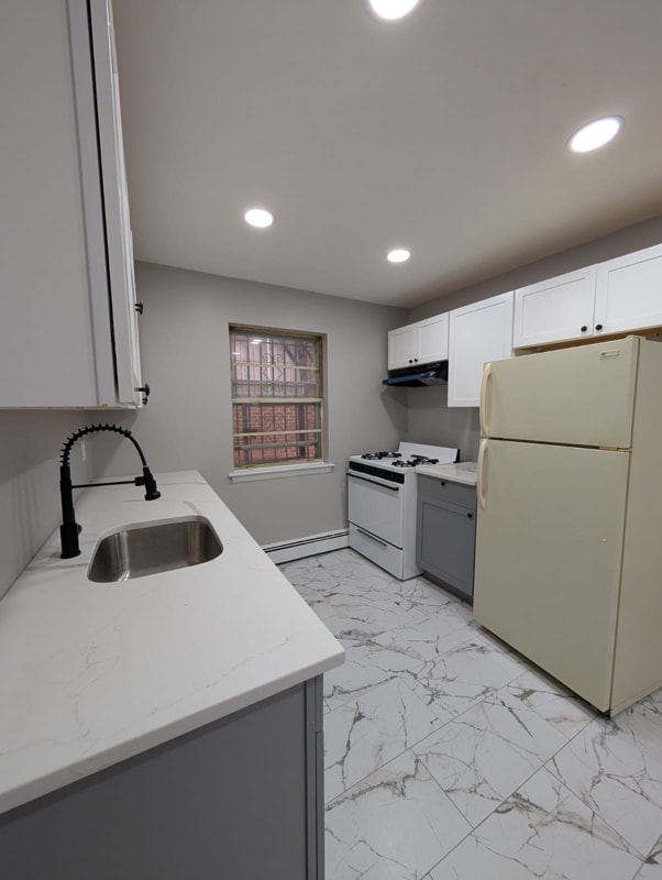 Primary Photo - 52-54 W Stratford Pl
