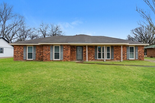 Primary Photo - 2043 Kingsbury Dr