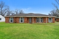 Building Photo - 2043 Kingsbury Dr