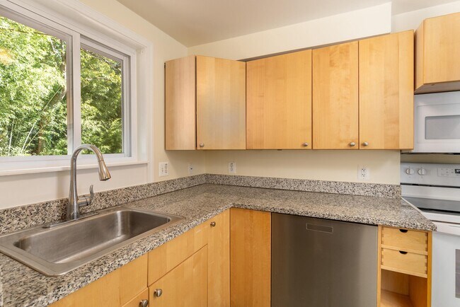 Building Photo - 6221 Walhonding Rd