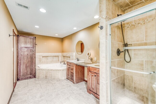 Building Photo - 21611 Glenbranch Dr