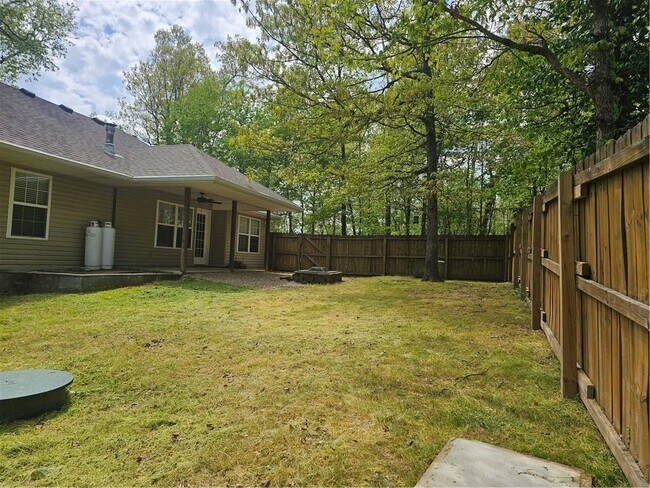 Building Photo - 2 Sidebottom Cir