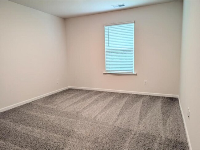 Building Photo - Spacious 4-bedroom, 3-bath home in Penning...