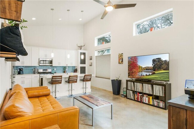 Building Photo - 1609 J J Seabrook Dr