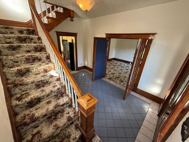 Building Photo - Victorian Charmer – 3 Bed, 1.75 Bath – Utilities Included!