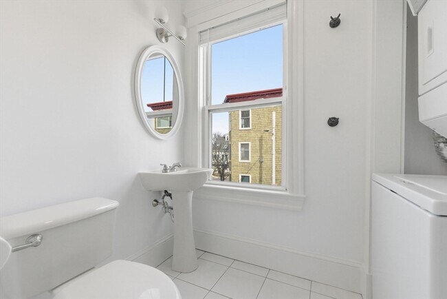 Building Photo - 88 G St