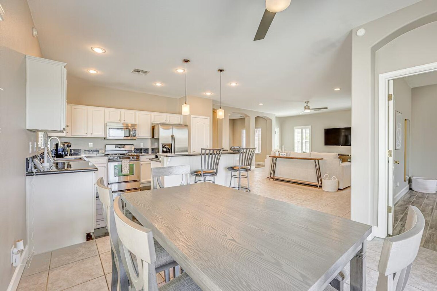 Building Photo - 11882 W Washington St