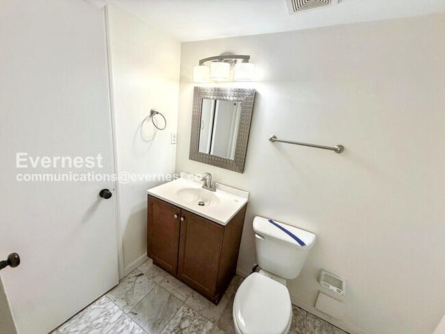 Building Photo - 6941 Suburban Terrace