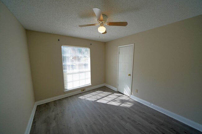 Building Photo - Great Home Near Randolph AFB - Realtor Com...