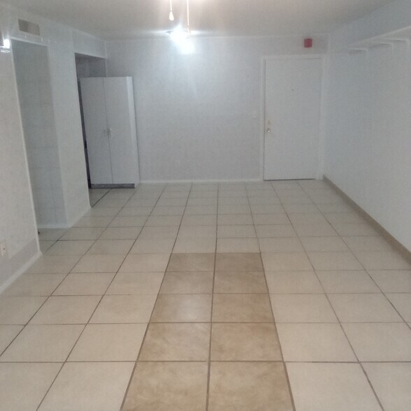 Liv Room - 230 Columbia Dr