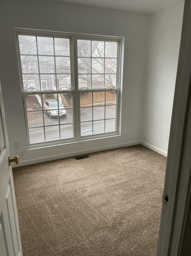 Building Photo - 115 Hartford Ct