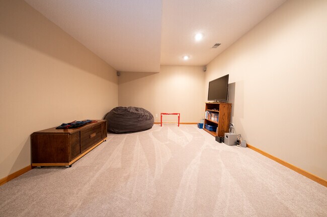 Building Photo - 17473 Hayes Ave