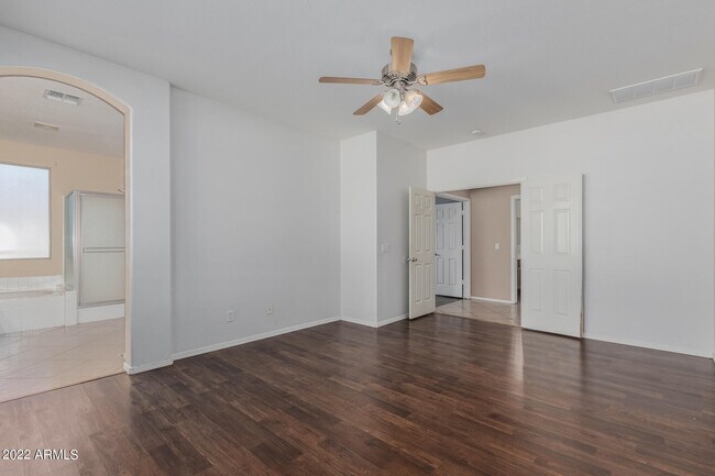 Building Photo - 14440 W Redfield Rd