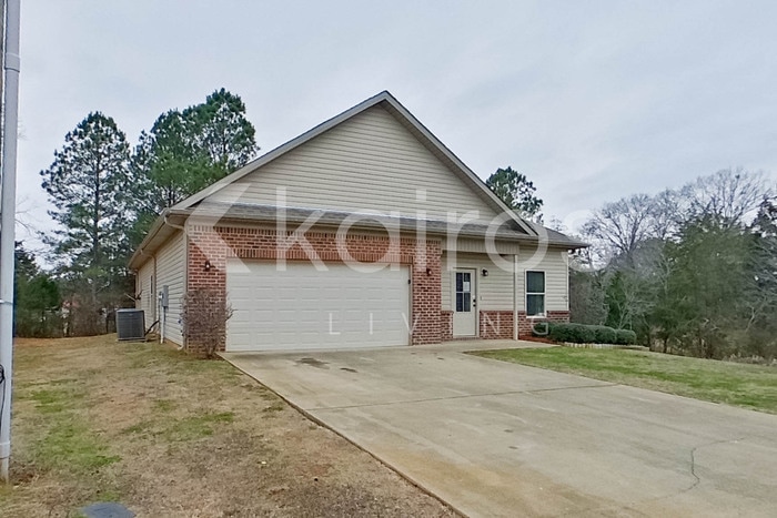 Building Photo - 295 Elm Way