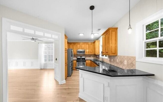 Building Photo - 164 Greenview Dr