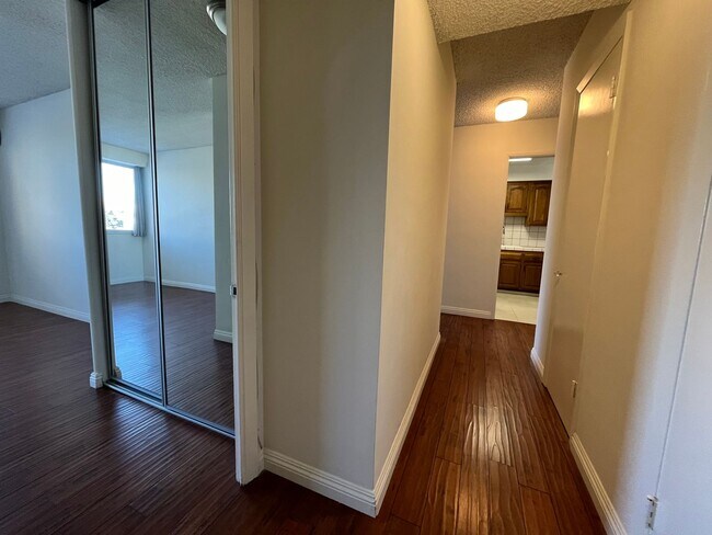 Building Photo - 969 Hilgard Ave