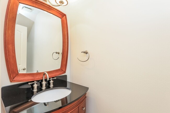 Building Photo - Available! Beautiful 3 Bedroom Townhome In...