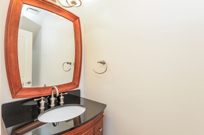 Building Photo - Available! Beautiful 3 Bedroom Townhome In Walnut Creek!