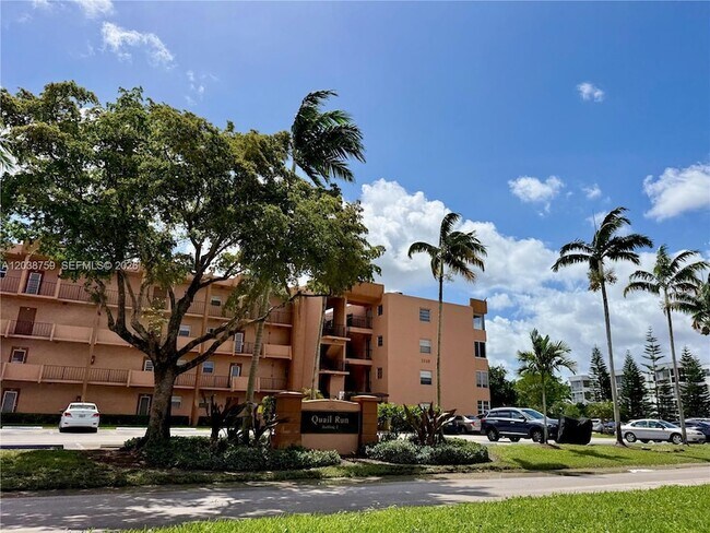 Building Photo - 3048 Sunrise Lakes Dr E