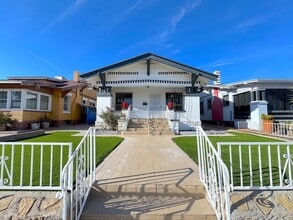 Building Photo - Updated Home with Historic Charm! 3bed/2 bath Refrig A/C across from Park! Water Included!