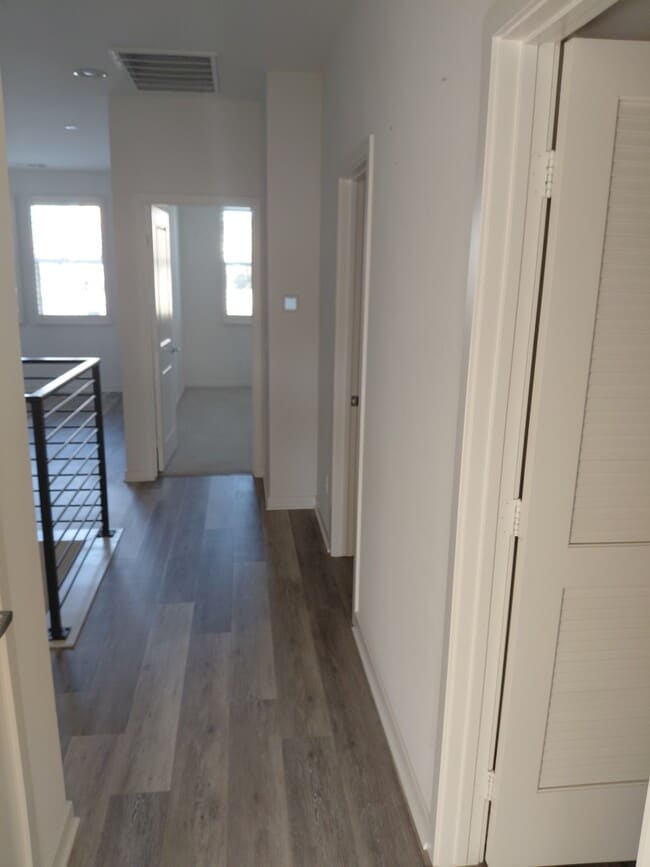 Building Photo - 2040 Quartet Loop