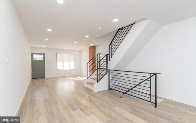 Building Photo - 5729 Delancey St