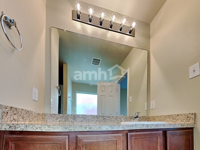 Building Photo - 20 Mira Loma Dr