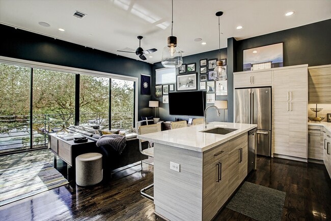 Building Photo - 1004 California St