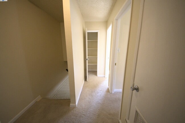 Building Photo - 1214 Sycamore Dr