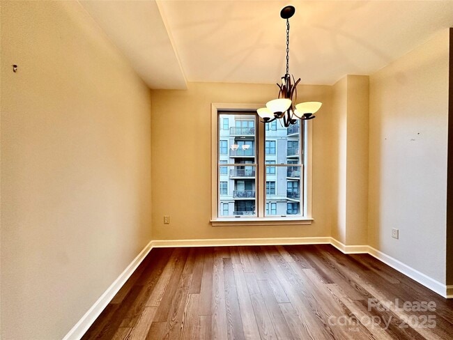 Building Photo - 718 W Trade St