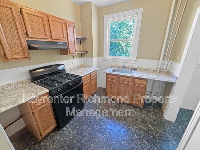 Building Photo - 2806 Hawthorne Ave