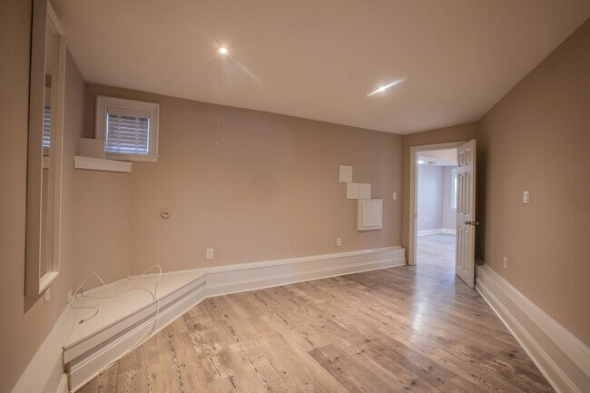 Building Photo - Charming Studio Apartment in Columbia Heig...