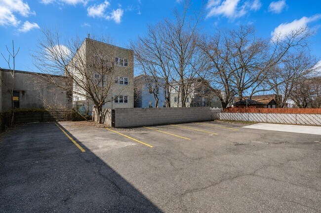 Building Photo - 305 Cator Ave