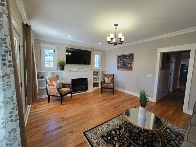 Building Photo - NEW LISTING!!!!!