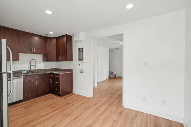 Building Photo - 1800 Berryhill Rd