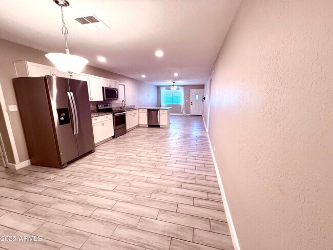 Building Photo - 937 N Wedgewood Dr