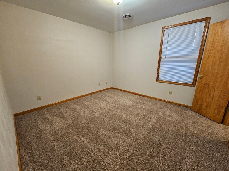 Building Photo - 1502 Emerald Lake Cir