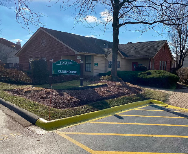 Building Photo - 2064 N Rand Rd