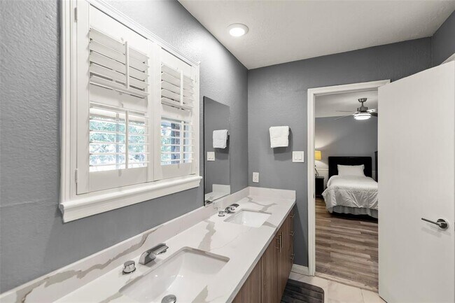 Building Photo - 12423 Honeywood Trail