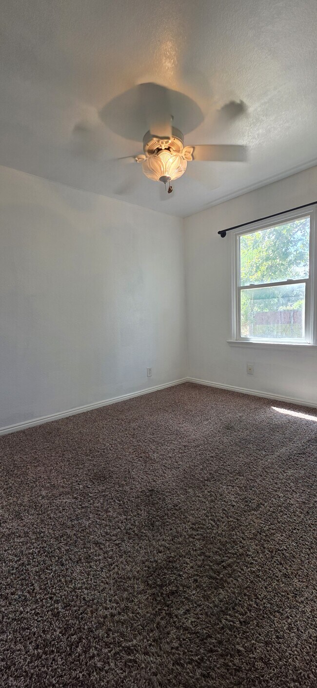 Building Photo - 2713 Dill Dr