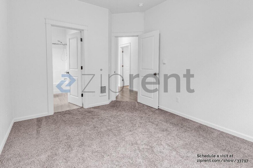 Building Photo - 4451 SE 117th Ave