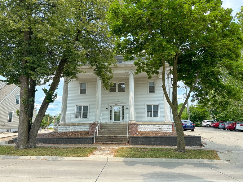 Primary Photo - 2717 West Street