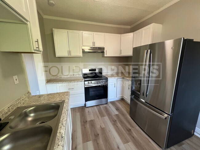 Building Photo - Beautiful 5 Bedroom 2.5 Bath House