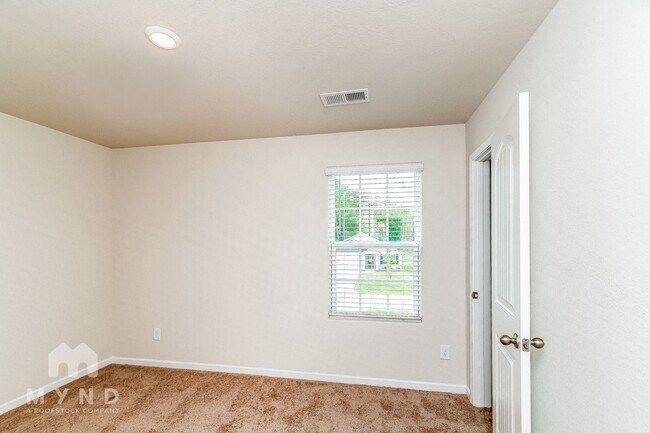Building Photo - 265 Royal Mdw Dr