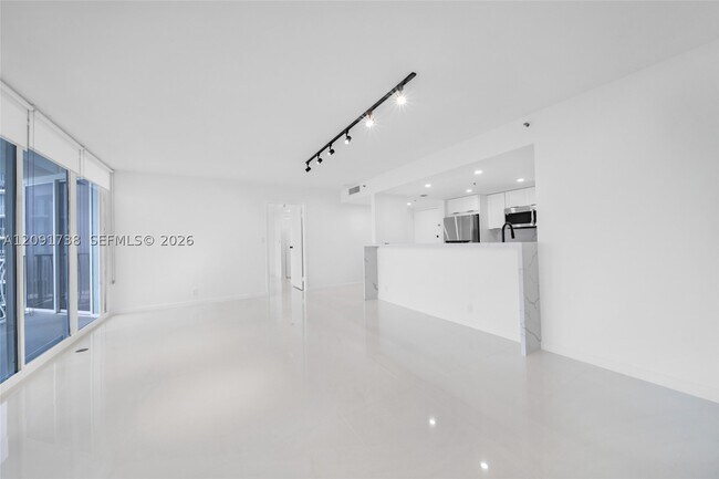 Building Photo - 7601 E Treasure Dr